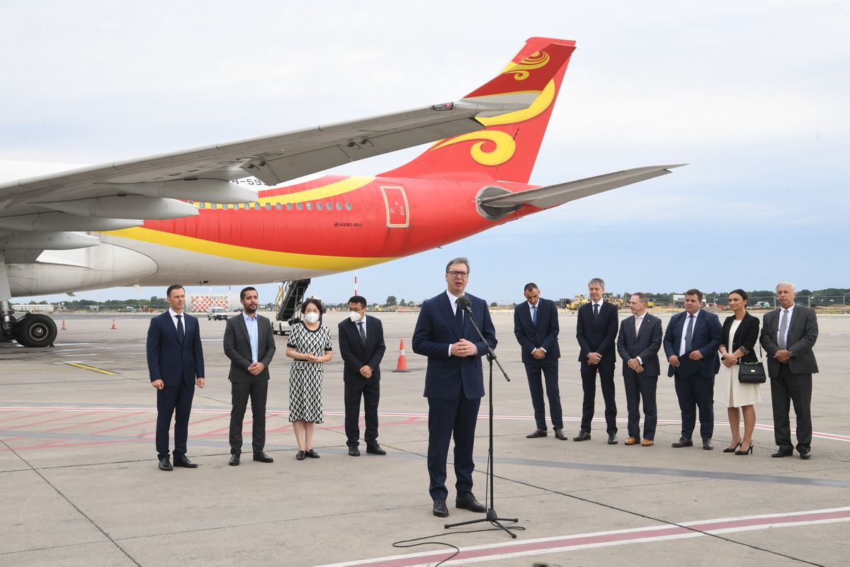 Predsednik Vučić prisustvovao dočeku prvog leta avio-kompanije 
