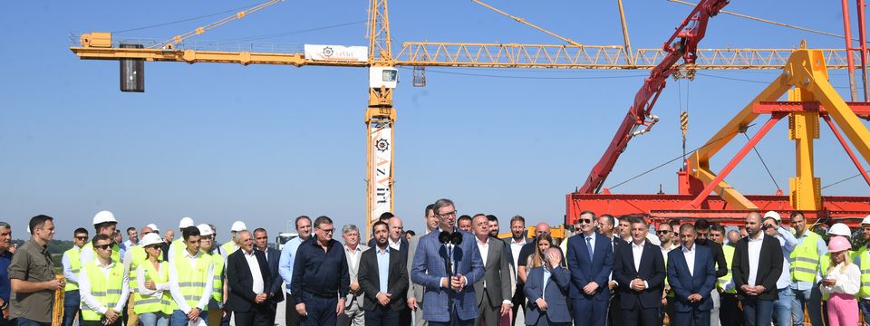 Председник Вучић присусуствовао спајању моста на Сави