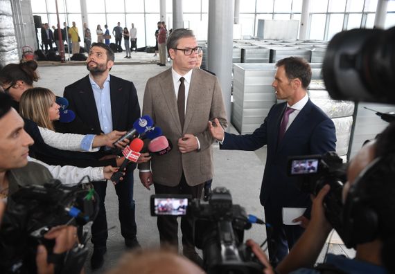 Predsednik Vučić obišao završne radove na Kuli Beograd