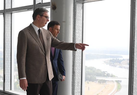 Predsednik Vučić obišao završne radove na Kuli Beograd