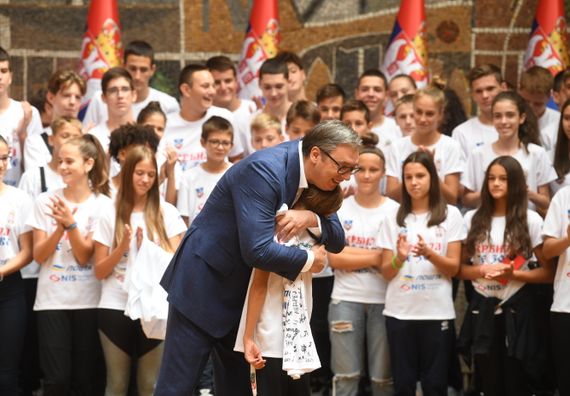 Predsednik Vučić sa mladim sportistima sa KiM, iz Republike Srpske i dijaspore