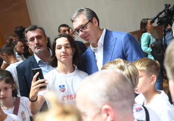 Predsednik Vučić sa mladim sportistima sa KiM, iz Republike Srpske i dijaspore