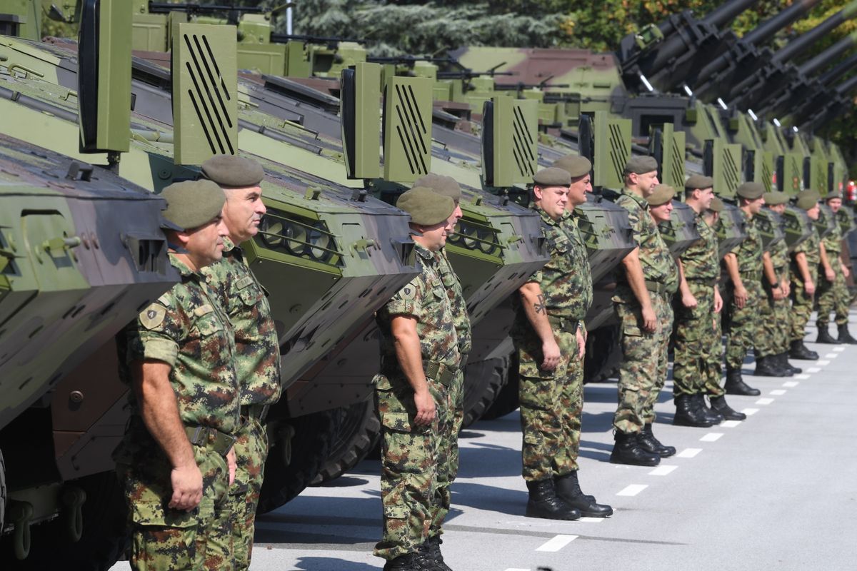 Председник Вучић на приказу новопроизведеног наоуружања и војне опреме из домаће наменске индустрије