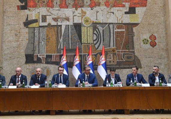 Obraćanje predsednika Vučića nakon sastanka sa predstavnicima Srba sa KiM