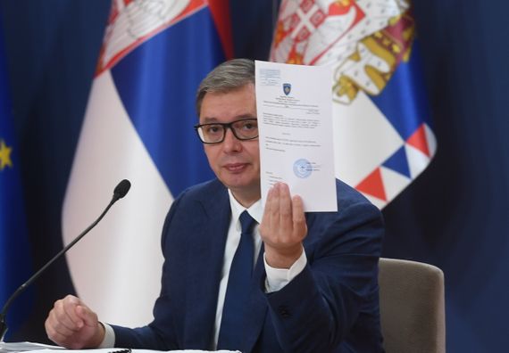 Obraćanje predsednika Vučića nakon sastanka sa predstavnicima Srba sa KiM