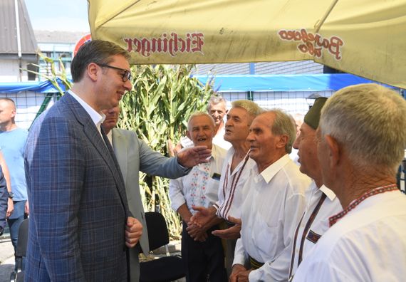 Predsednik Vučić prisustvovao otvaranju Sajma šljiva u Osečini