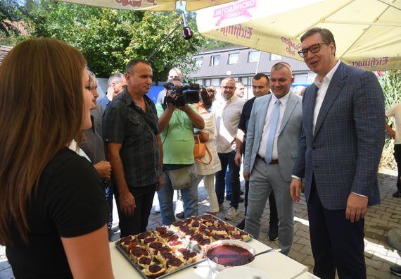 Председник Вучић присуствовао отварању Сајма шљива у Осечини
