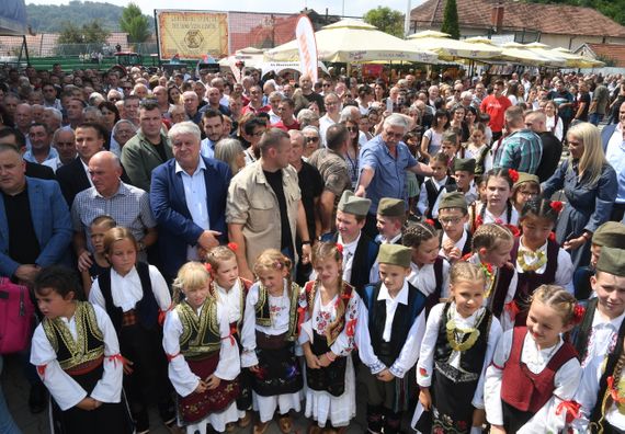 Председник Вучић присуствовао отварању Сајма шљива у Осечини