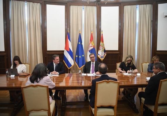 Predsednik Vučić uručio Orden srpske zastave prvog stepena ministru spoljnih poslova Republike Kube