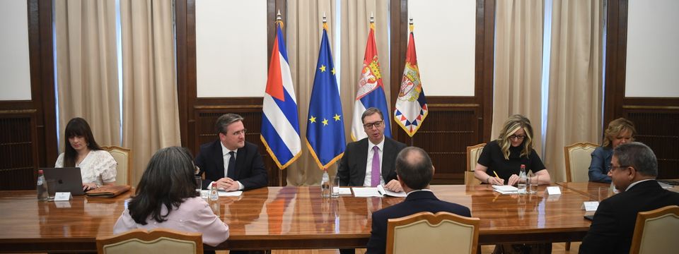Председник Вучић уручио Орден српске заставе првог степена министру спољних послова Републике Кубе