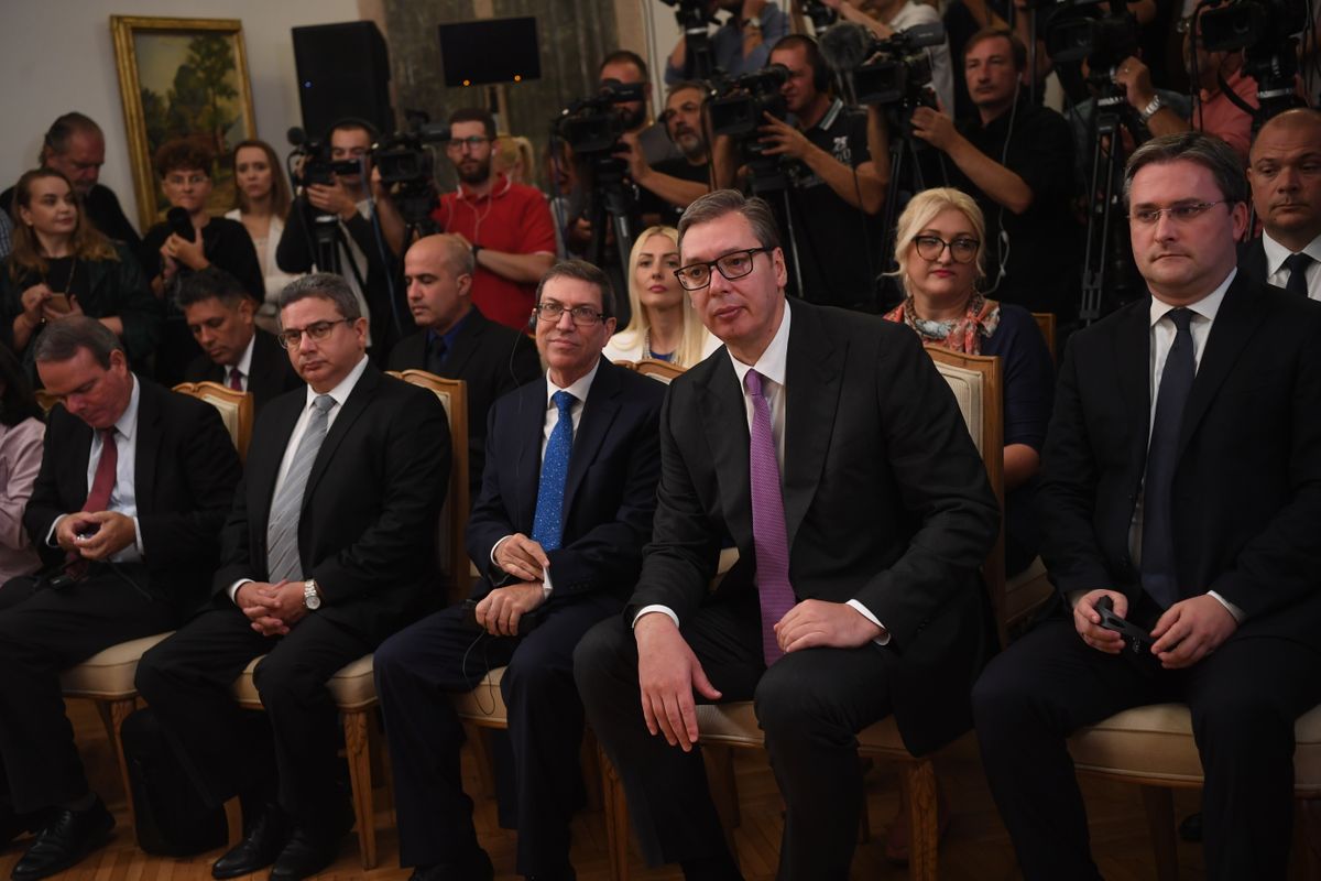 Predsednik Vučić uručio Orden srpske zastave prvog stepena ministru spoljnih poslova Republike Kube