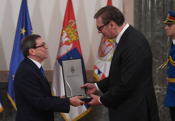 Predsednik Vučić uručio Orden srpske zastave prvog stepena ministru spoljnih poslova Republike Kube