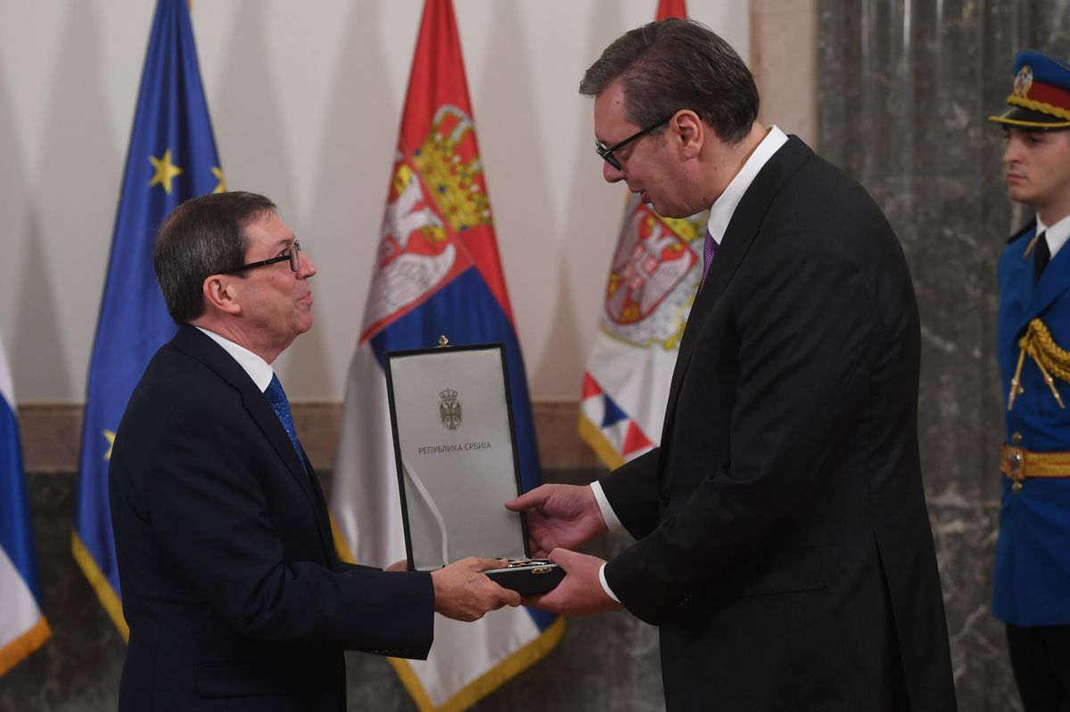 Predsednik Vučić uručio Orden srpske zastave prvog stepena ministru spoljnih poslova Republike Kube