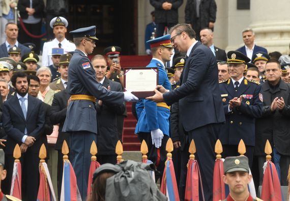 Predsednik Vučić prisustvovao promociji najmlađih oficira Vojske Srbije