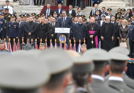 Predsednik Vučić prisustvovao promociji najmlađih oficira Vojske Srbije