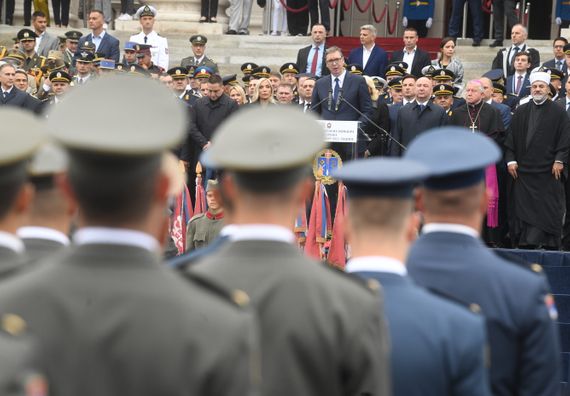 Председник Вучић присуствовао промоцији најмлађих официра Војске Србије