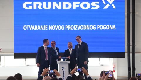 Председник Вучић присуствoвao свечаном отварању новог производног погона фабрике “Grundfos”