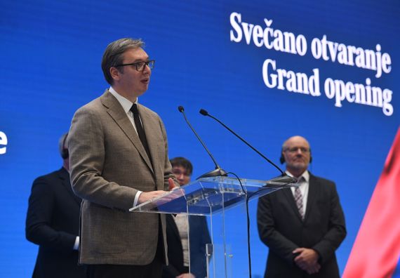 Председник Вучић присуствовао церемонији отварања новог објекта компаније 