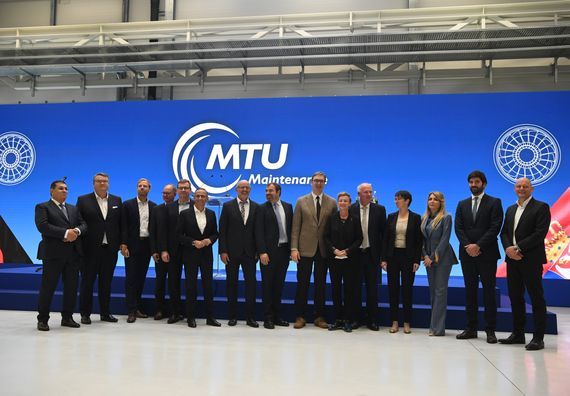 Председник Вучић присуствовао церемонији отварања новог објекта компаније "MTU Maintenance Serbia"