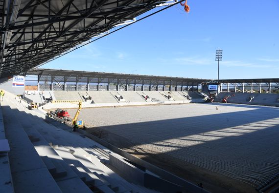 Predsednik Vučić obišao radove na izgradnji novog Gradskog stadiona u Leskovcu
