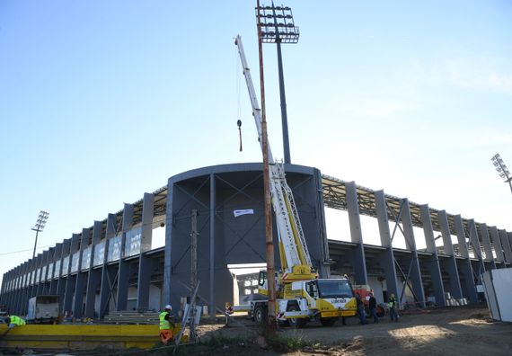 Predsednik Vučić obišao radove na izgradnji novog Gradskog stadiona u Leskovcu