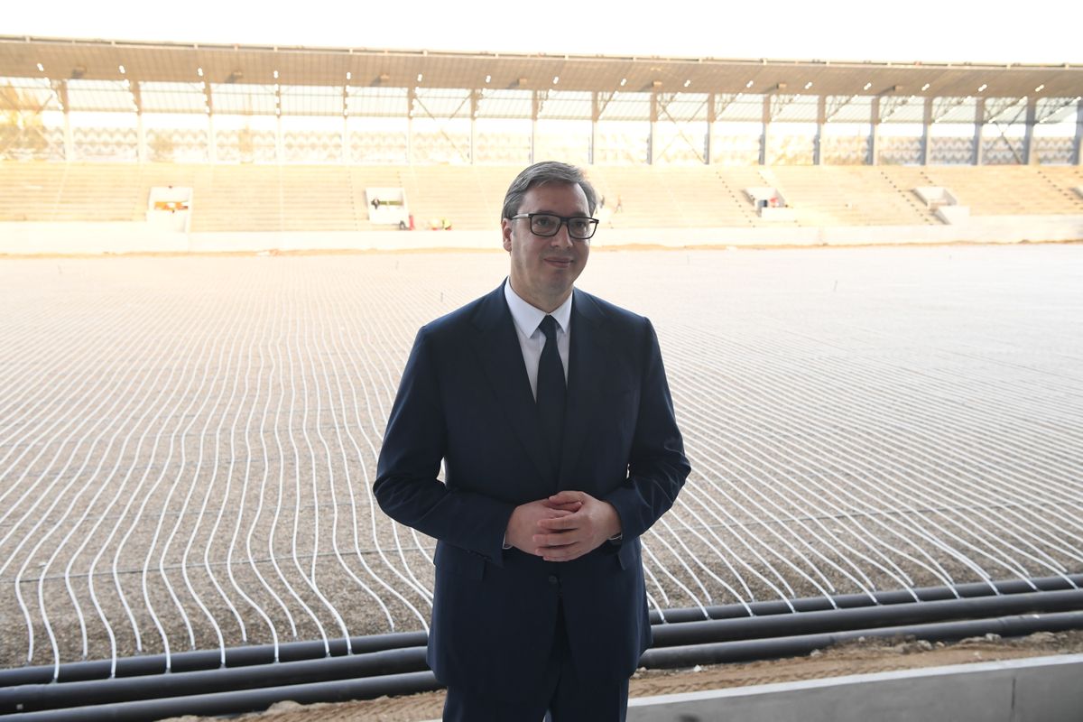 Predsednik Vučić obišao radove na izgradnji novog Gradskog stadiona u Leskovcu