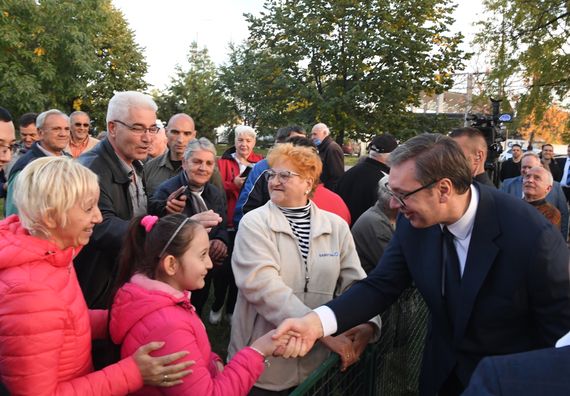 Predsednik Vučić obišao radove na izgradnji novog Gradskog stadiona u Leskovcu