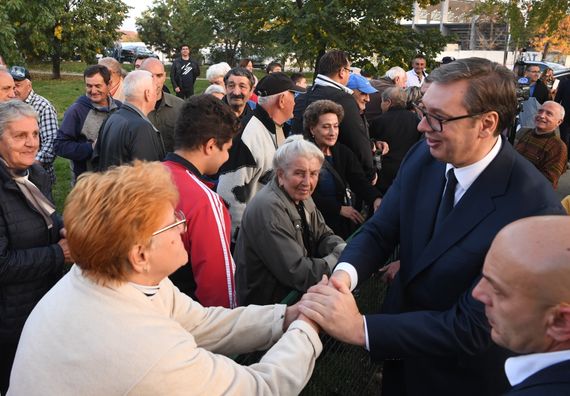 Predsednik Vučić obišao radove na izgradnji novog Gradskog stadiona u Leskovcu