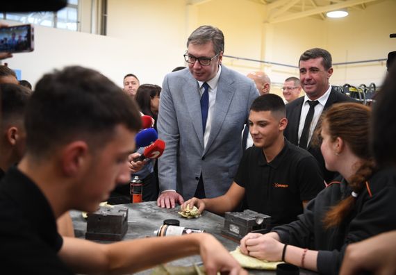 Председник Вучић присуствовао свечаном отварању новог производног погона компаније 