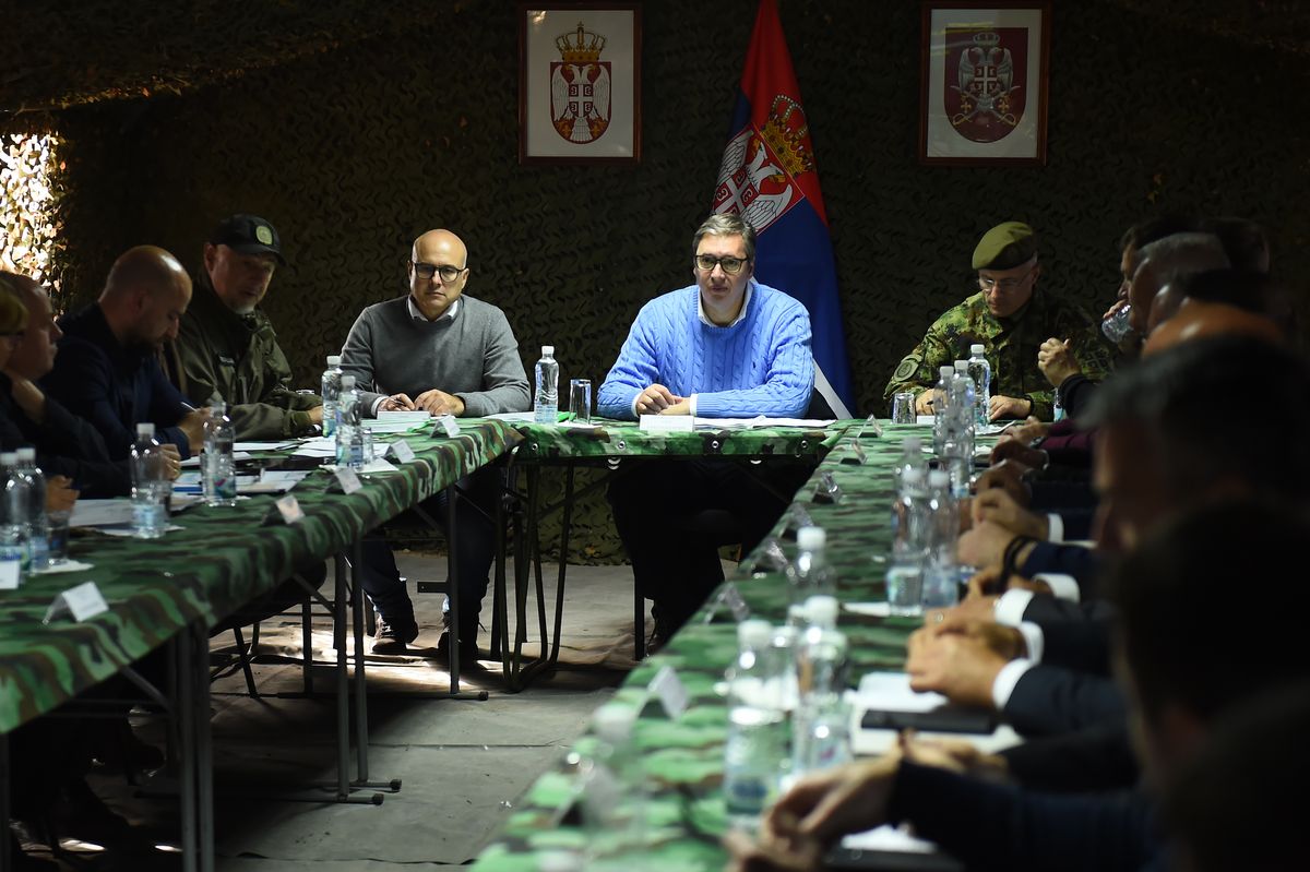Predsednik Vučić prisustvovao Združenoj vežbi Vojske Srbije 