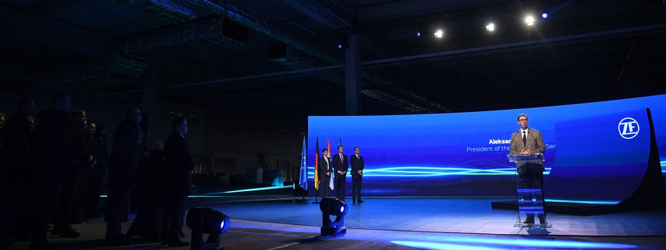 Predsednik Vučić obišao radove na izgradnji druge fabrike kompanije "ZF Friedrichshafen"