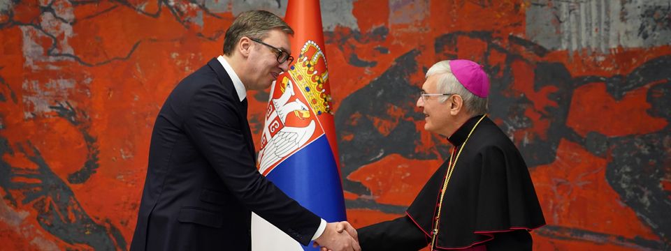 Predsednik Vučić primio akreditivna pisma novoimenovanog apostolskog nuncija Svete Stolice u Srbiji