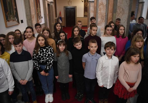Председник Вучић са децом српске националности из Републике Словеније