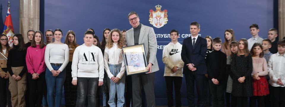 Председник Вучић са децом српске националности из Републике Словеније