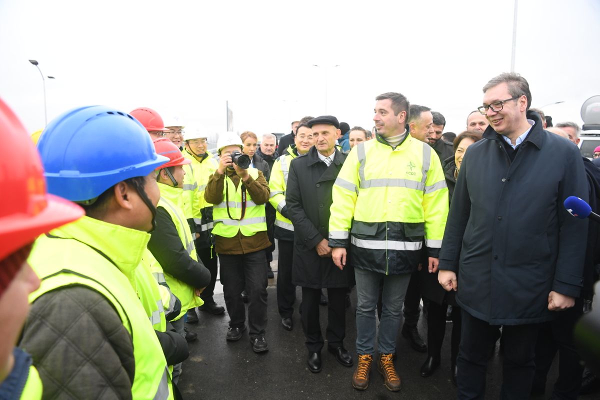 Predsednik Vučić obišao radove na izgradnji deonice Novi Beograd - Surčin