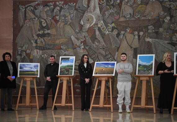 Председник Вучић доделио награде ауторима фотографија са конкурса „Наша најлепша Србија“