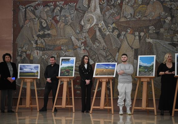 Predsednik Vučić dodelio nagrade autorima fotografija sa konkursa „Naša najlepša Srbija“