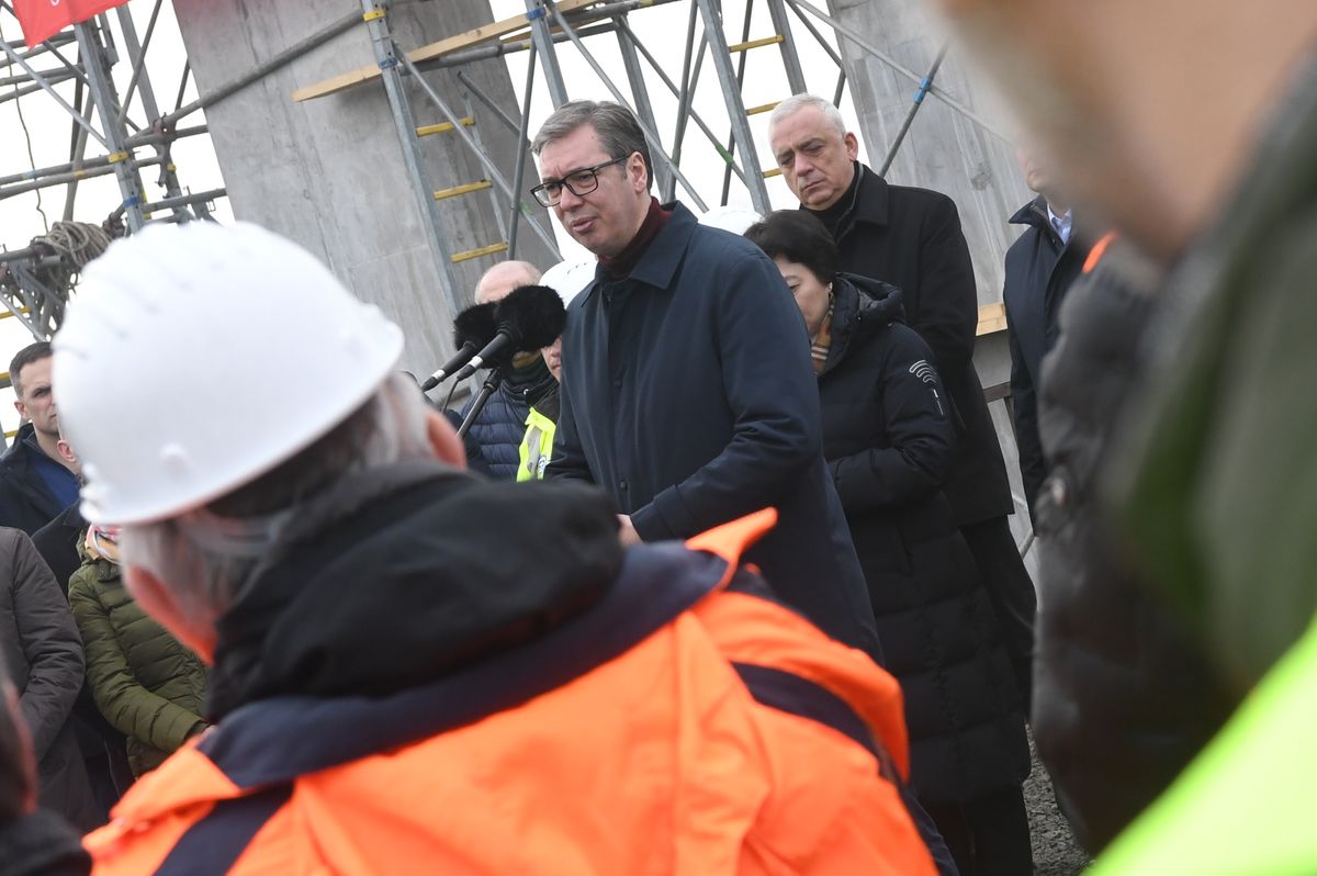 Predsednik Vučić obišao radove na izgradnji deonice brze pruge Novi Sad – Subotica