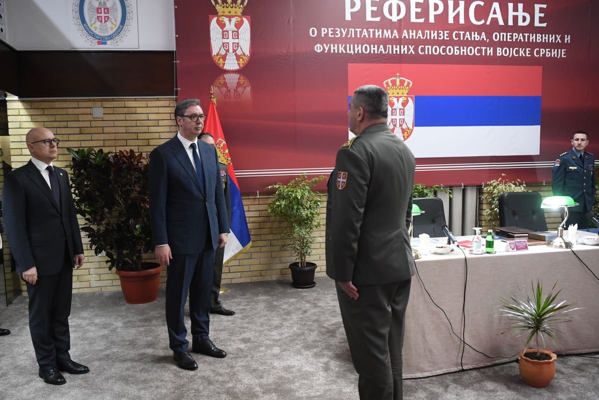 Predsednik Vučić prisustvovao sastanku na kome su predstavljeni rezultati i sposobnosti Vojske Srbije