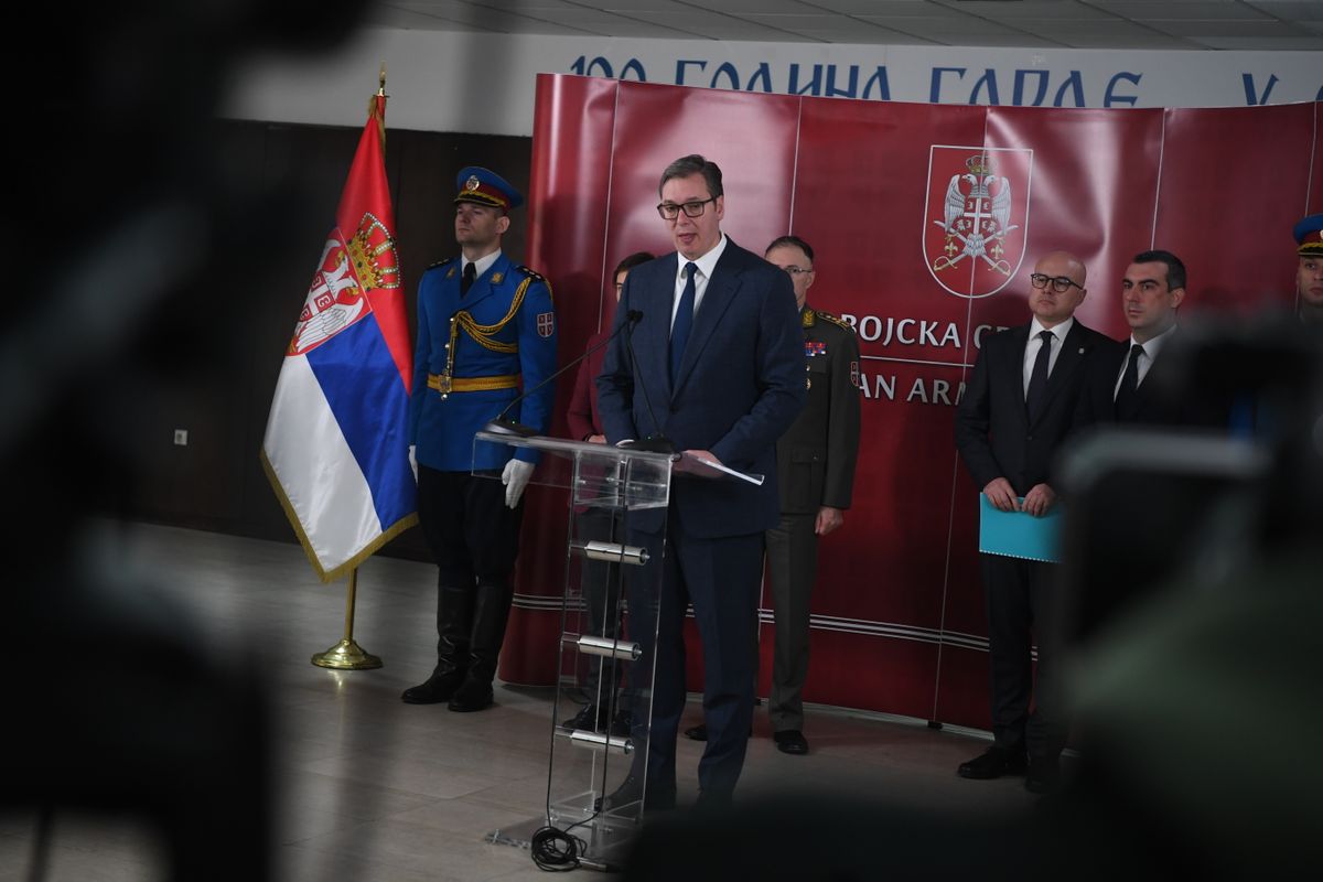 Predsednik Vučić prisustvovao sastanku na kome su predstavljeni rezultati i sposobnosti Vojske Srbije