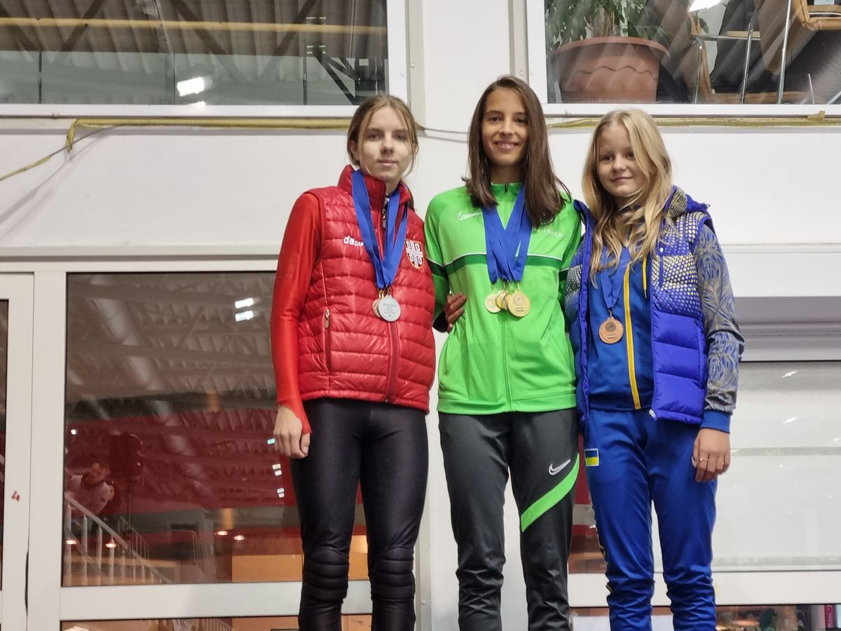 Три медаље за младу клизачицу из Ниша