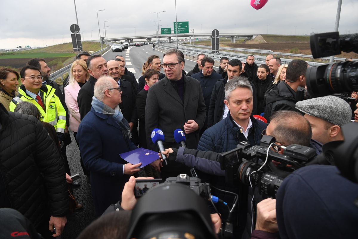 Predsednik Vučić prisustvovao ceremoniji otvaranja deonice autoputa E-763 „Miloš Veliki“ Novi Beograd – Surčin