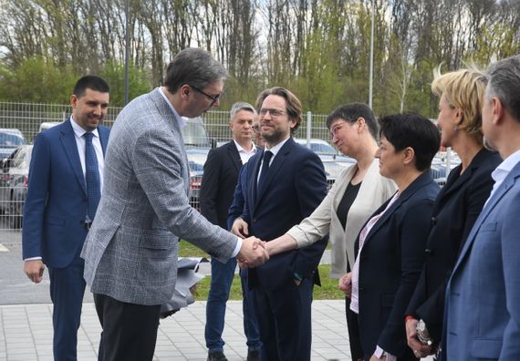 Predsednik Vučić prisustvovao ceremoniji otvaranja fabrike 