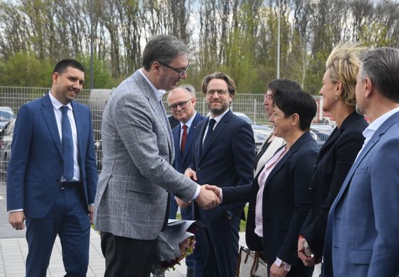 Predsednik Vučić prisustvovao ceremoniji otvaranja fabrike 