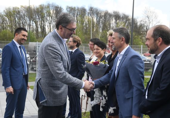 Predsednik Vučić prisustvovao ceremoniji otvaranja fabrike 