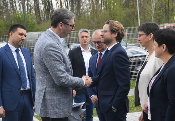 Predsednik Vučić prisustvovao ceremoniji otvaranja fabrike 