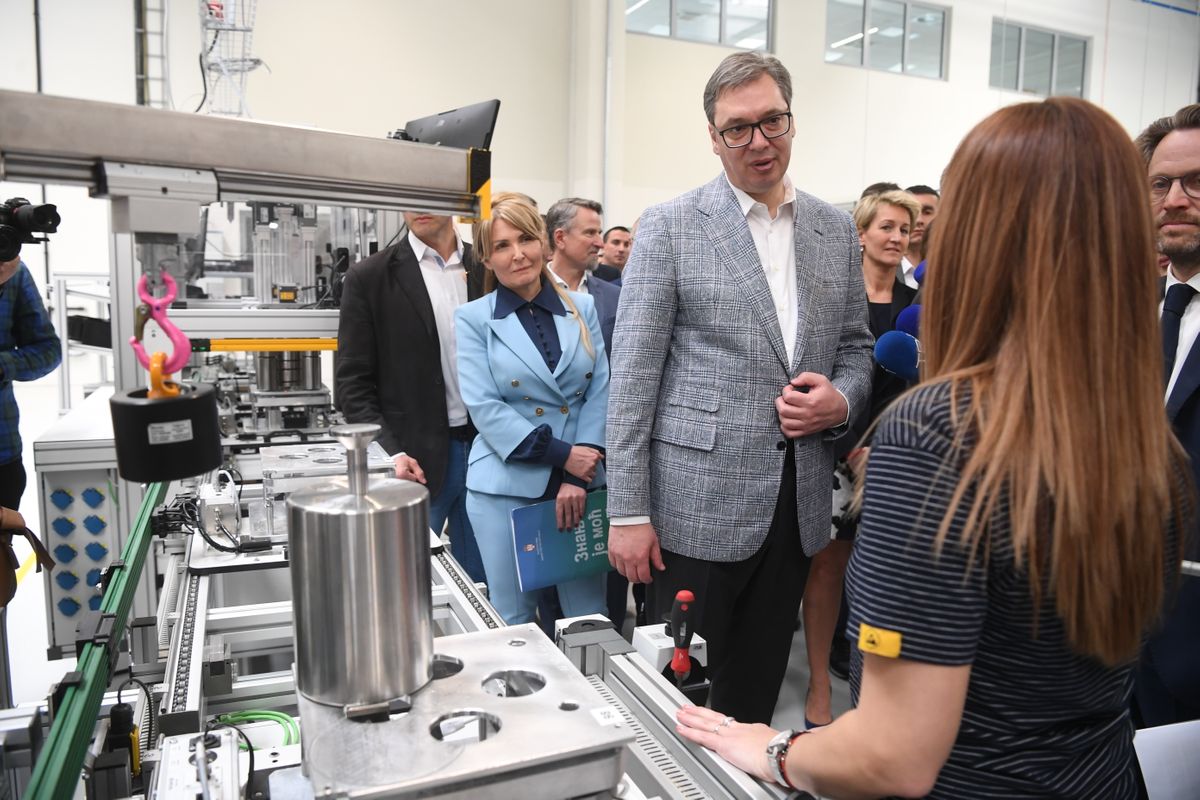 Predsednik Vučić prisustvovao ceremoniji otvaranja fabrike 