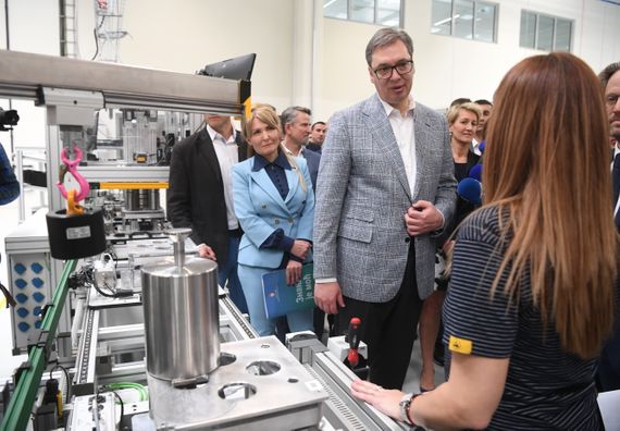 Predsednik Vučić prisustvovao ceremoniji otvaranja fabrike 