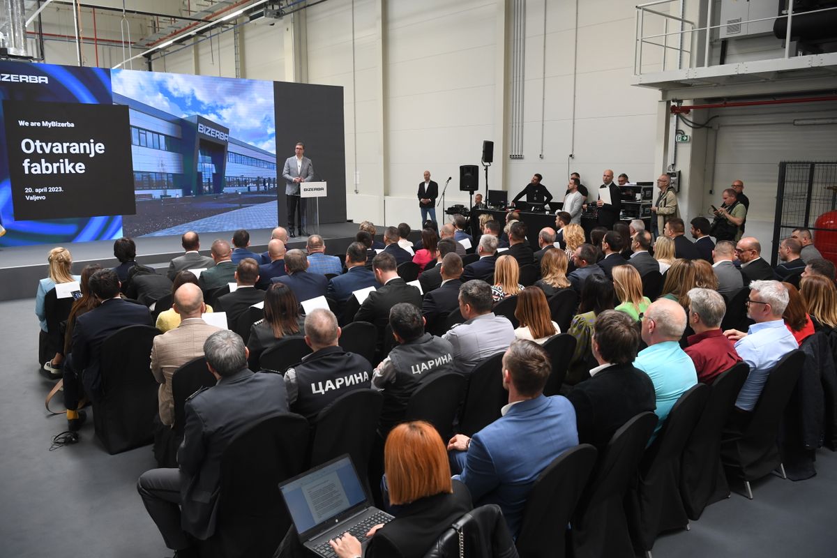 Председник Вучић присуствовао церемонији отварања фабрике 