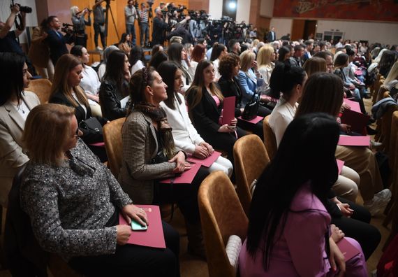 Uručenje ugovora o zaposlenju najuspešnijim diplomcima svih medicinskih fakulteta i srednjih medicinskih škola u Srbiji